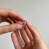 Minimalistyczny regulowany pierścionek fala z nieregularnym wzorem. Zrobiony ze srebra próby 925